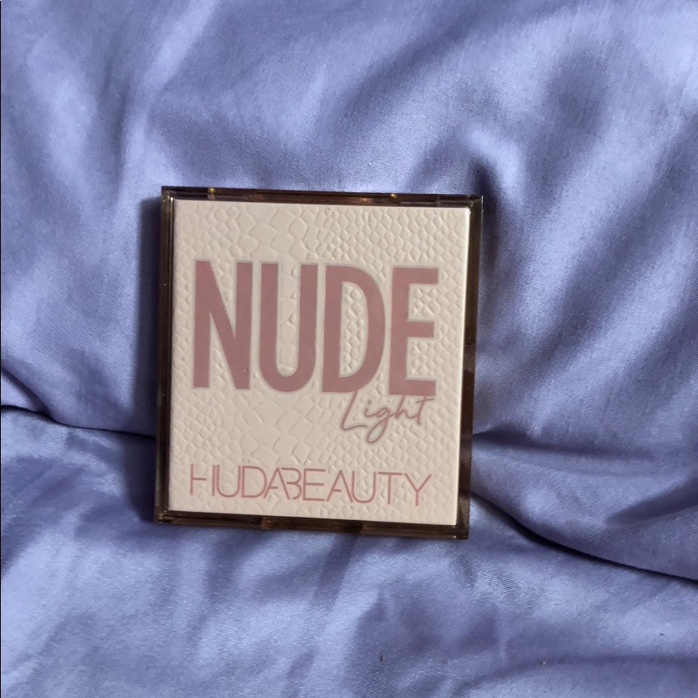 HUDA NUDE LIGHT